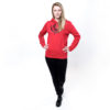 Junge Reiterin im neuen Hoodie in Feuerrot mit schwarzem Glitter-Aufdruck